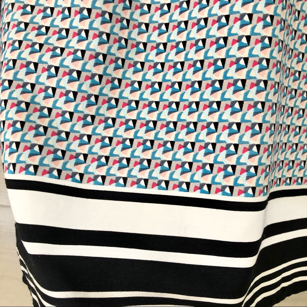Forever21 Contemporary Geometric Pattern Top! - Picture 6 of 7